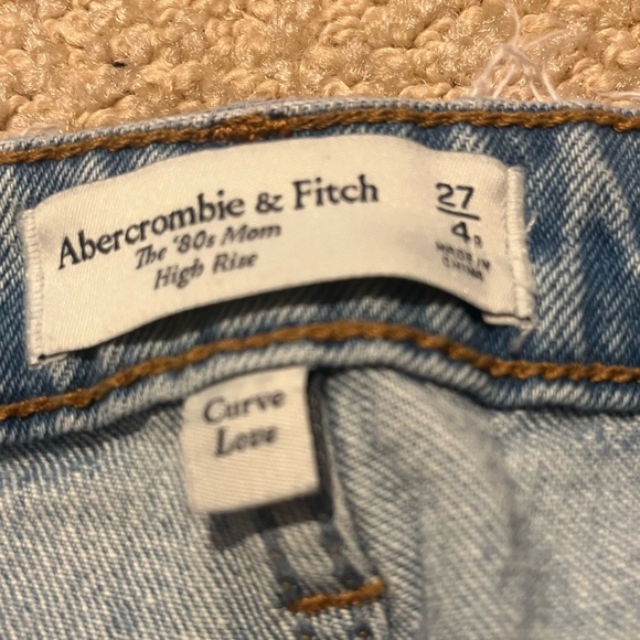 Abercrombie 80’s high rise mom jeans - Picture 4 of 5